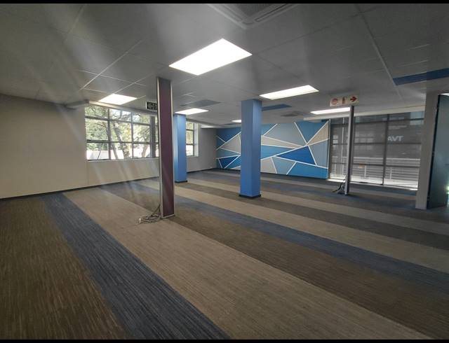 358M² OFFICE FOR SALE IN LYME PARK
